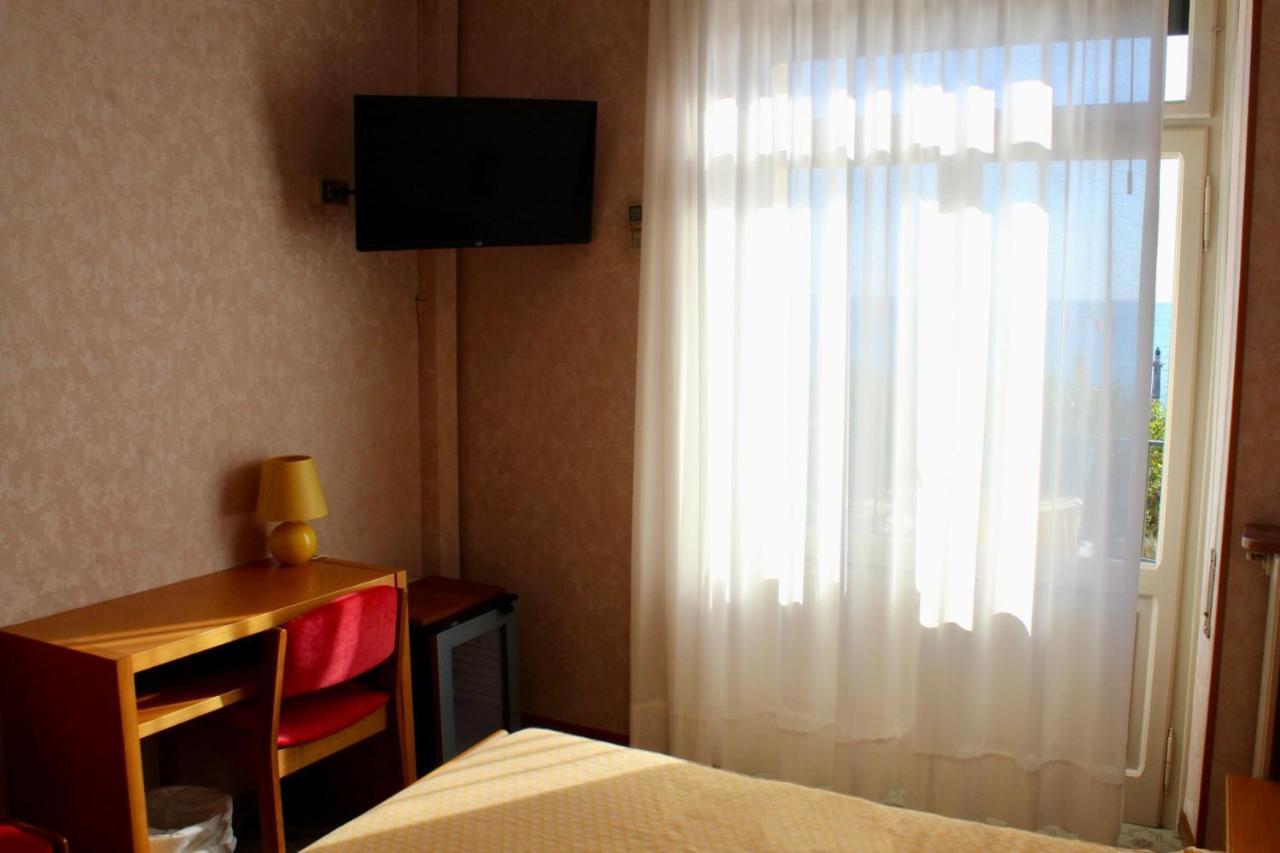 Hotel Tre Corone Garda  Ngoại thất bức ảnh