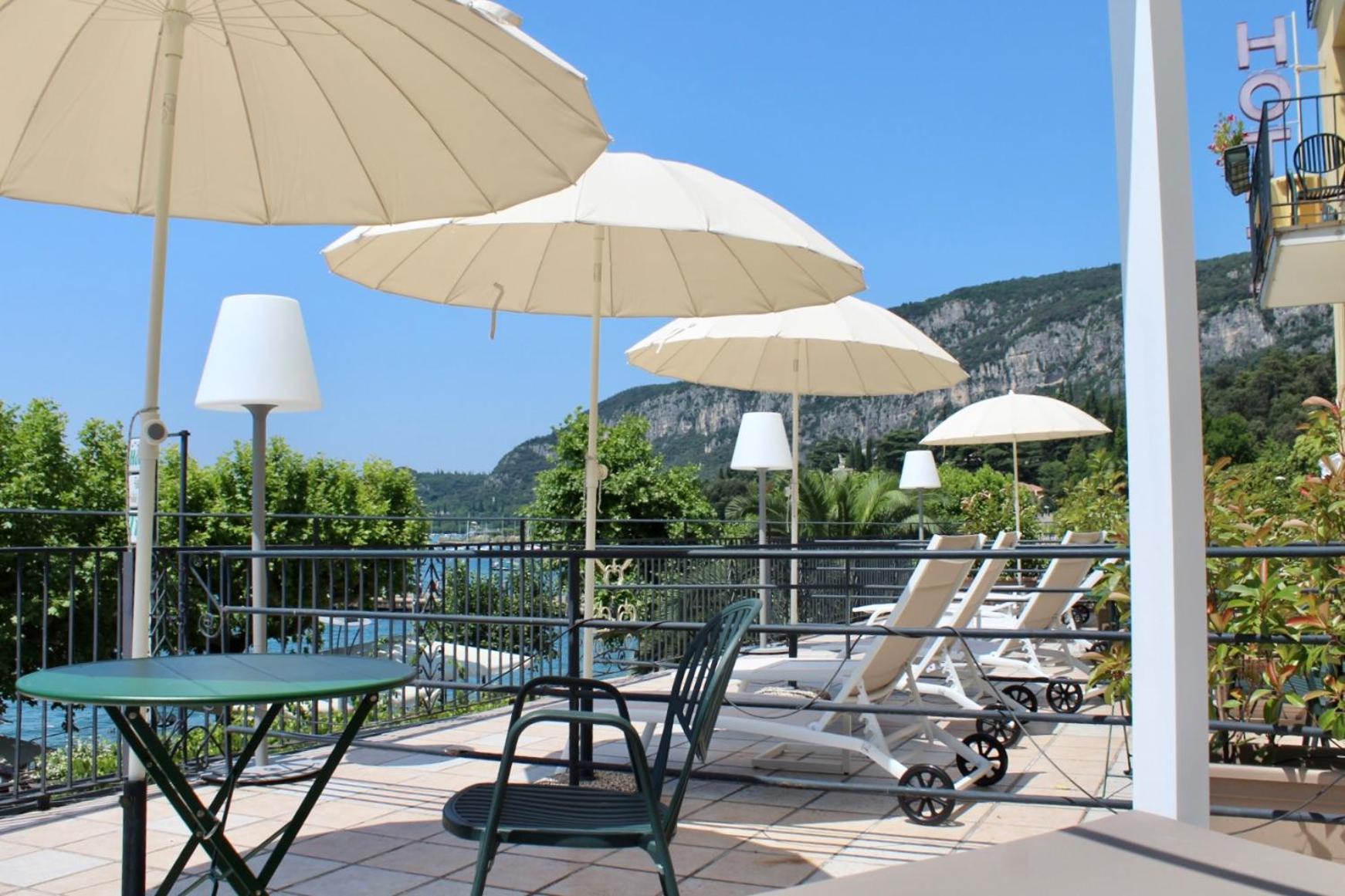 Hotel Tre Corone Garda  Ngoại thất bức ảnh