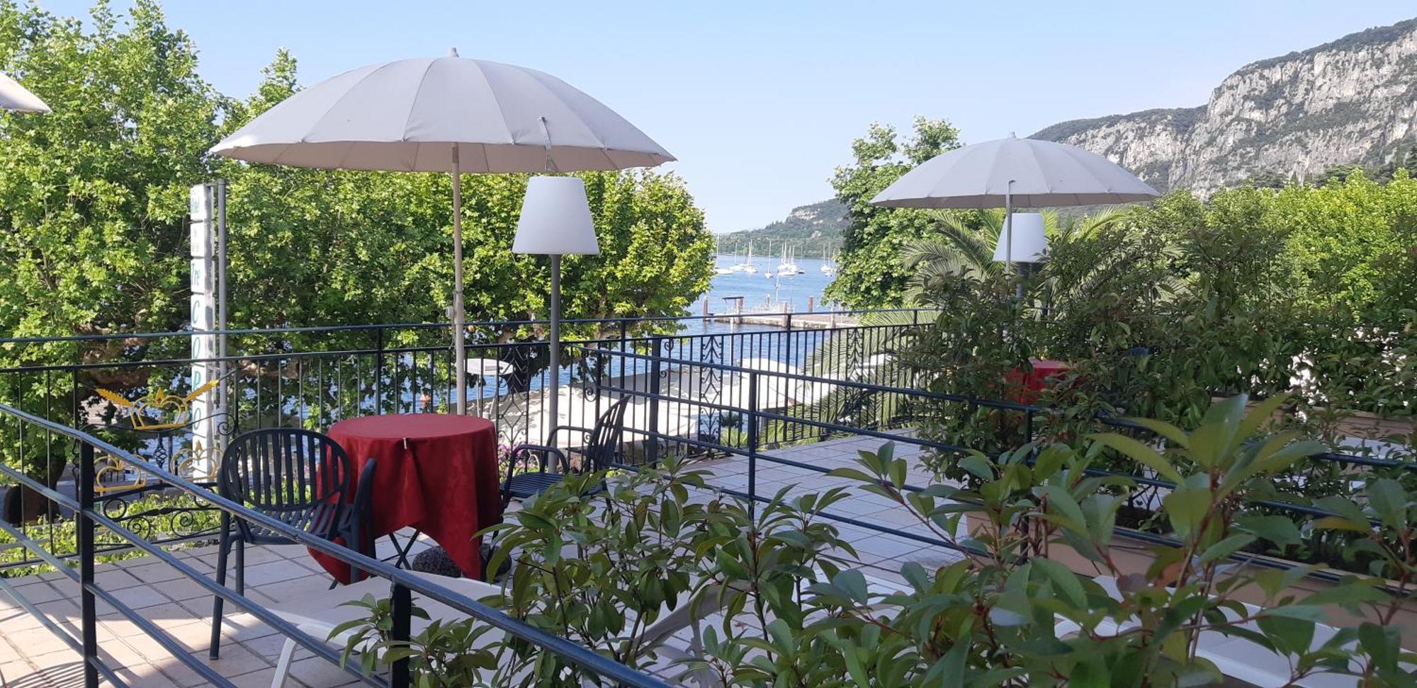 Hotel Tre Corone Garda  Ngoại thất bức ảnh